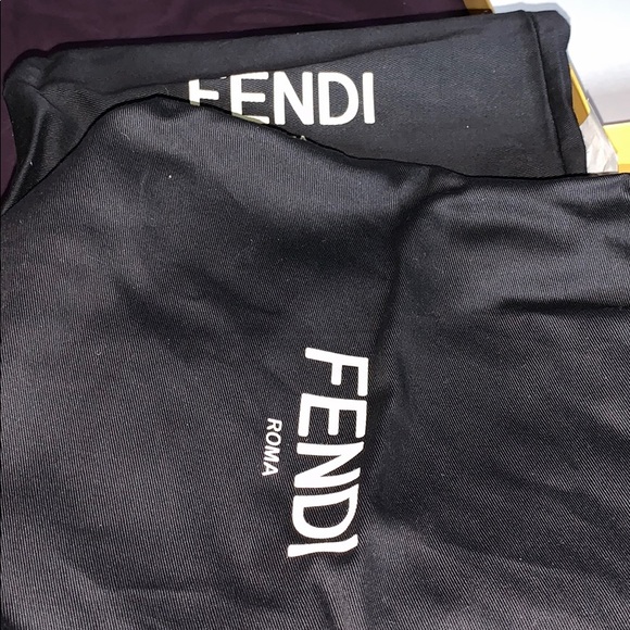 AUTHENTIC FENDI HEELS !!! BRAND NEW NEVER WORN BOX INCLUDED - Picture 4 of 4